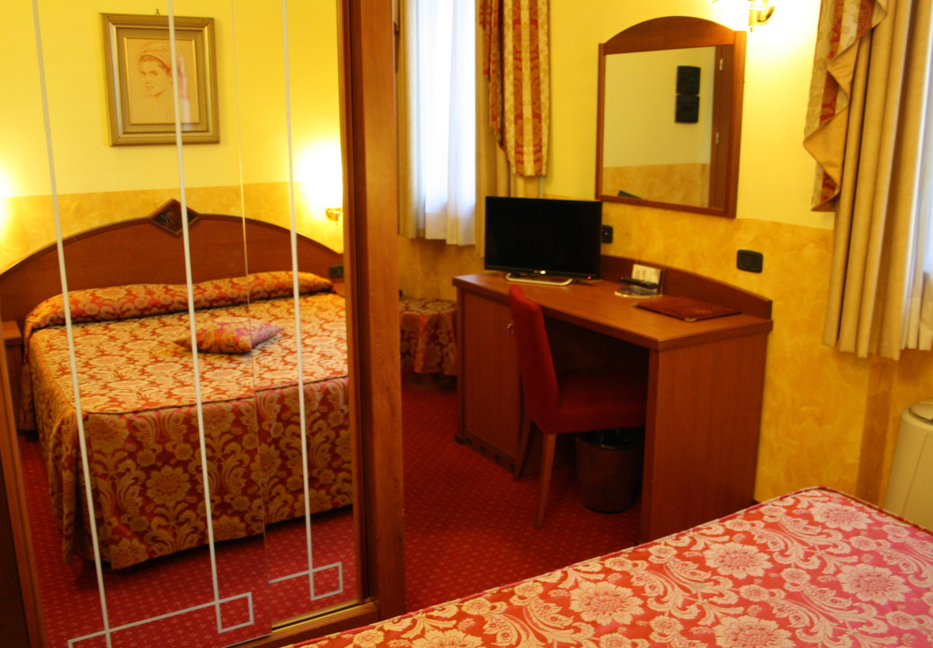 Hotel Majestic San Giuliano Milanese Luaran gambar