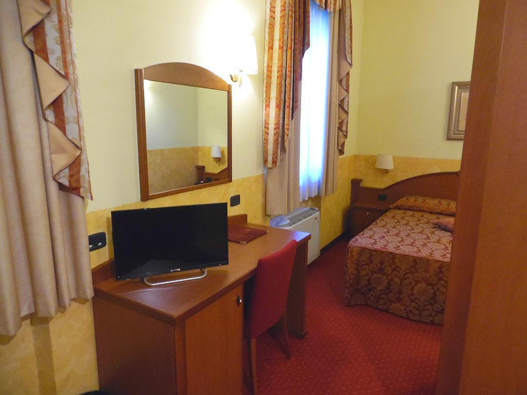 Hotel Majestic San Giuliano Milanese Luaran gambar