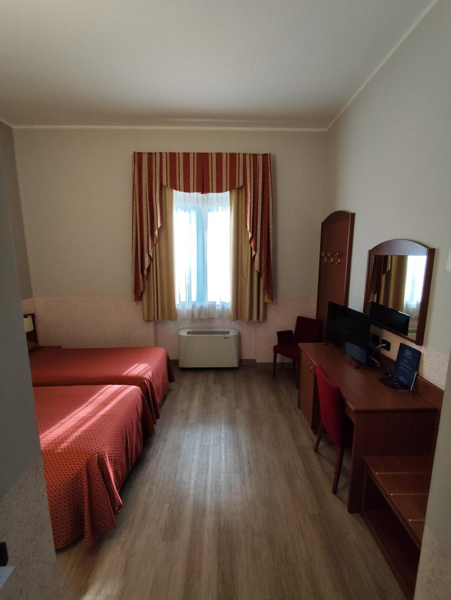 Hotel Majestic San Giuliano Milanese Luaran gambar