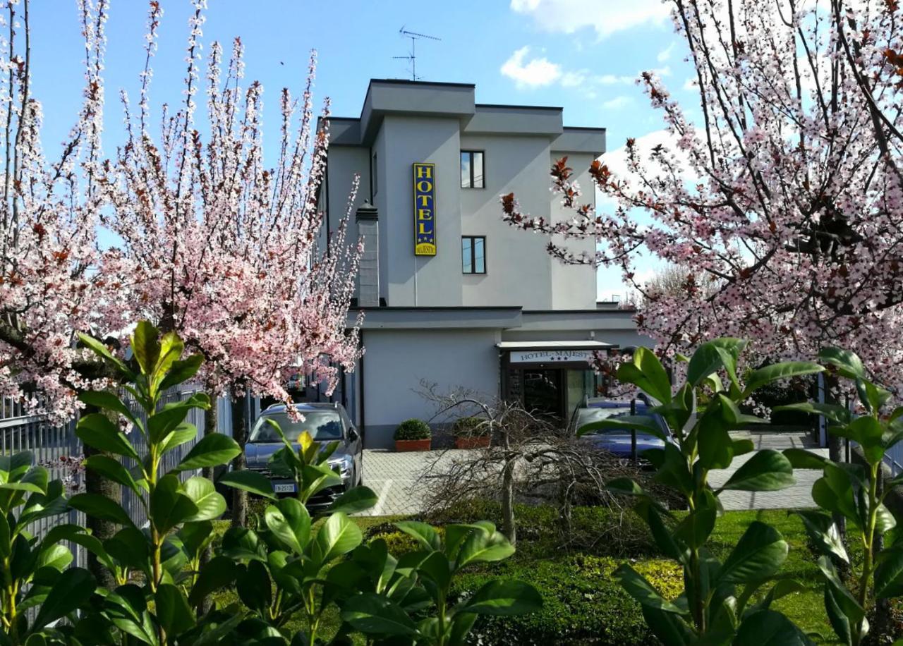 Hotel Majestic San Giuliano Milanese Luaran gambar